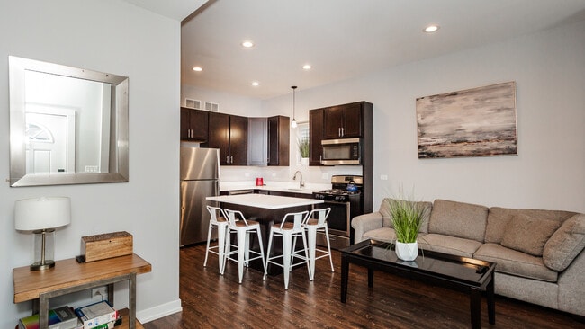 Photo - 1922 N Rockwell St Unidad 1