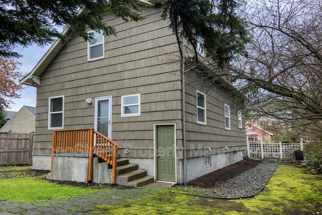 Photo - 2624 NE Sumner St