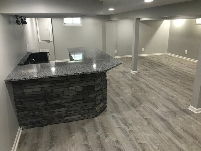 Photo - 264 Pickwick Dr