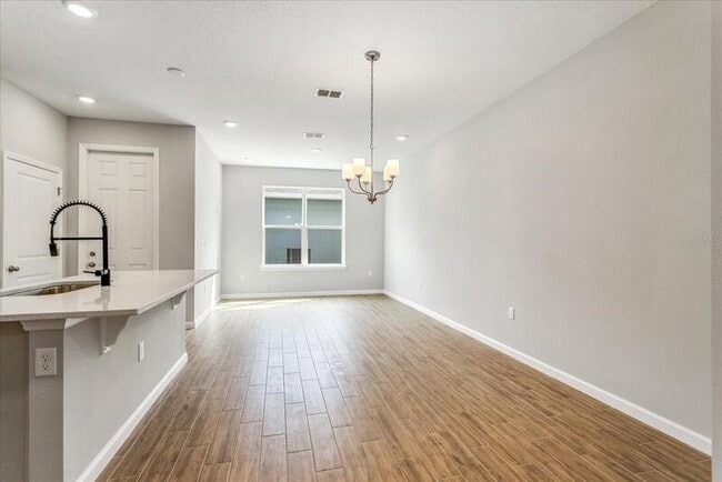 Photo - 637 Bayhawk St