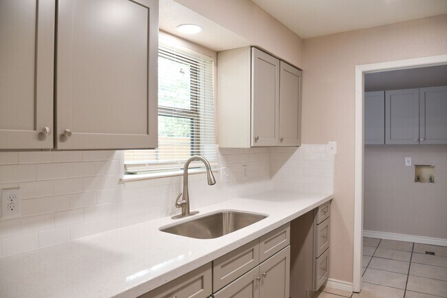 Photo - 305 Amherst Ct Unit 305 Amherst