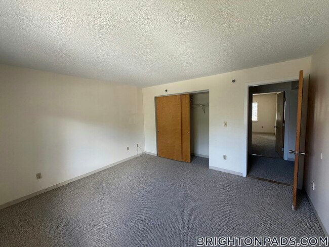 152 N Beacon St Unidad B2
