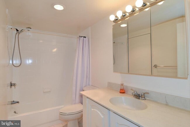 Photo - 5225 Pooks Hill Rd Unidad 1003S