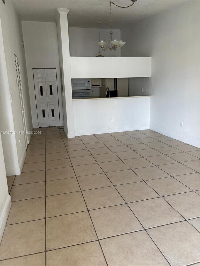18290 Mediterranean Blvd Unidad 7-5