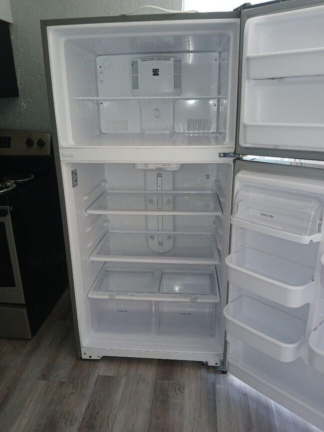 Photo - 1417 NW Taft Ave Unit 1- Middle