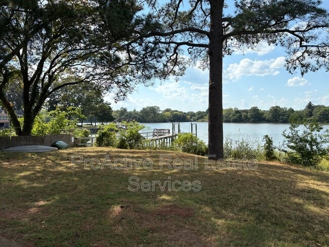 Photo - 3015 Luxembourg St