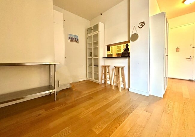 Photo - 225 Rector Pl Unit 14L