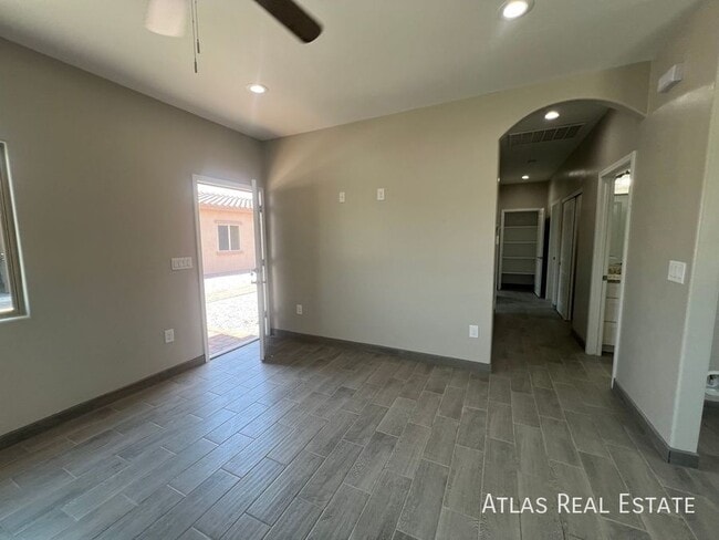 Photo - 808 E 35th St Unidad 1