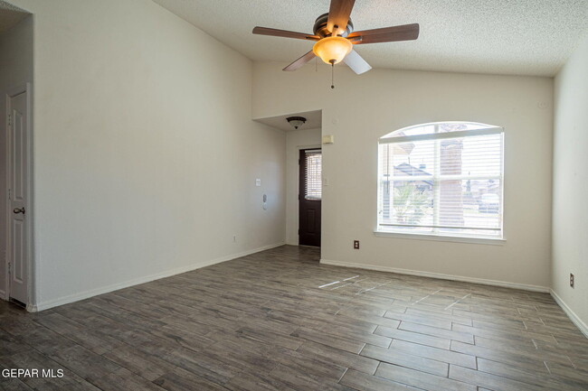 Photo - 403 Wisconsin Ct