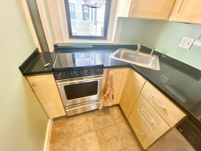 Photo - 2Br/1Bth Great location, Brookline line, Laundry in building! Parking available! Walk to Green Line