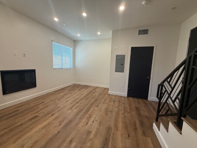 Photo - Beautiful 1-Bedroom Condo with an Office Space in Sherman Oaks! Unit 102