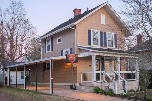 Building Photo - 909 Clarke St