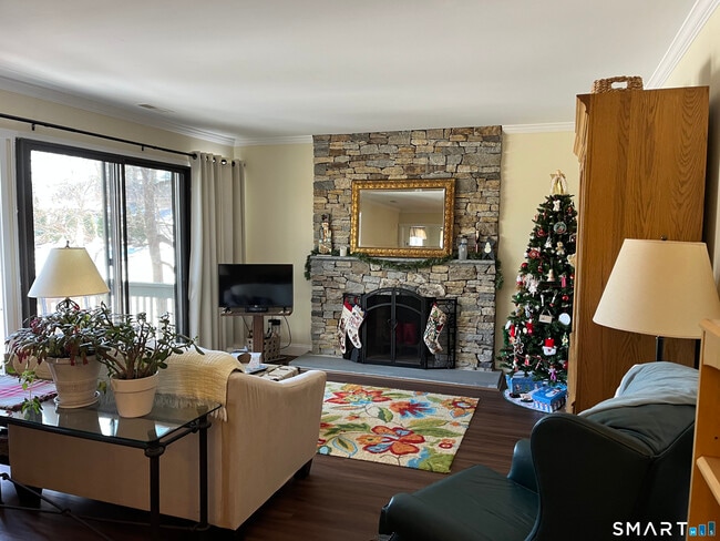 Photo - 167 Heritage Vlg Unidad E