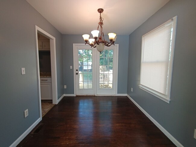 Building Photo - Half off first month rent move in special Rental