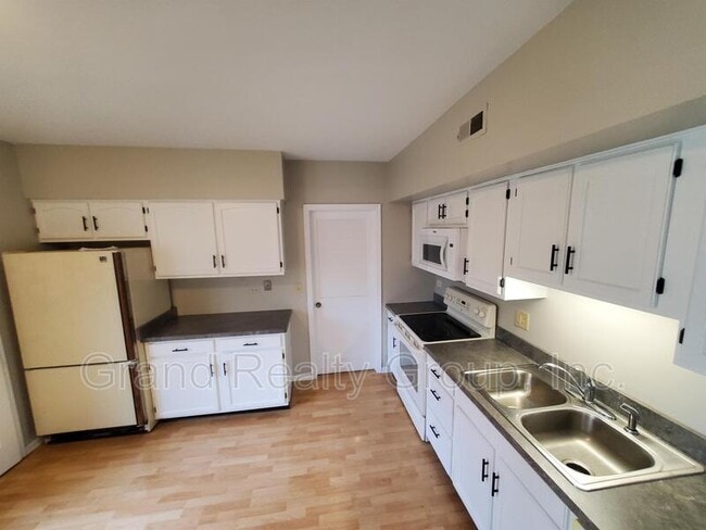 Photo - 1209 Chatham Ct