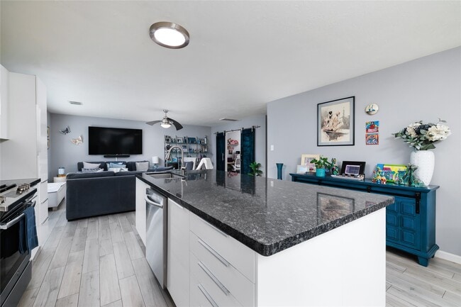 Building Photo - 143 S Vesper Bend Cir