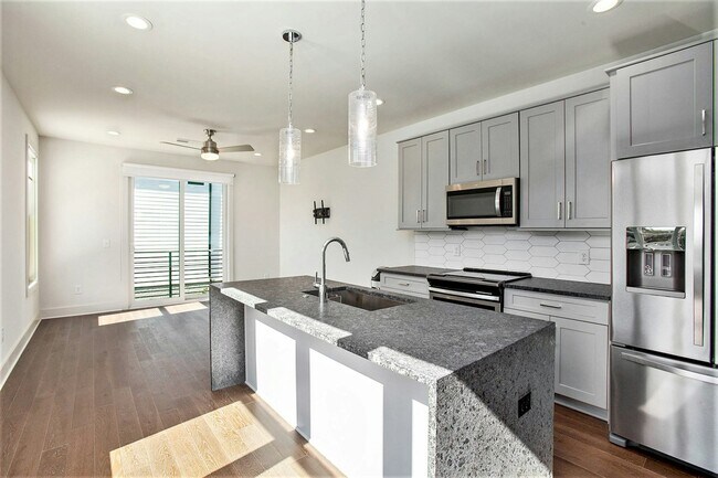 Photo - 1350 May Ave SE Unidad 1