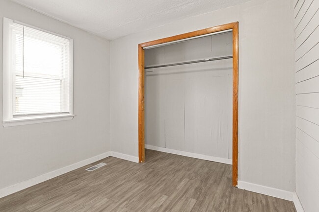 Photo - 1800 W 19th St