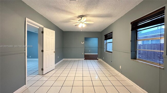 Building Photo - 2220 Charleston St Unit 1