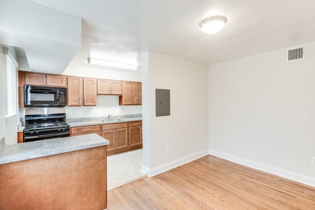 2 Bedroom Apartments For Rent In Prince George S County Md Photo 5042 38th St Unit 1