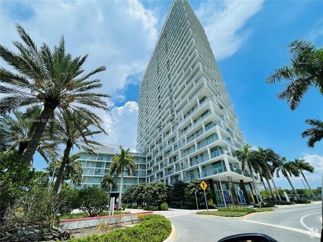 Building Photo - 2000 Metropica Wy Unit 605 Rental