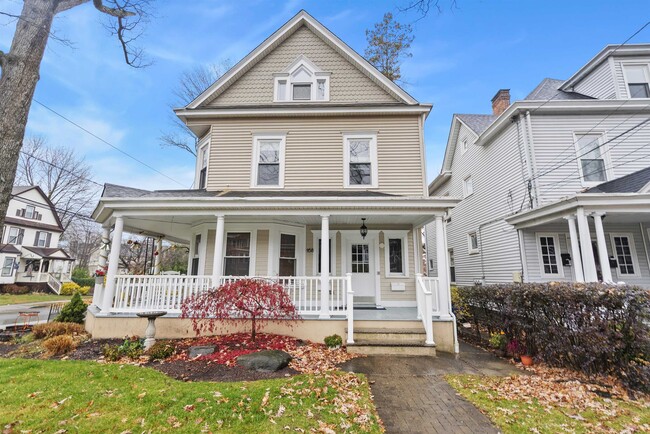 Building Photo - 168 Woodside Ave Unit 2