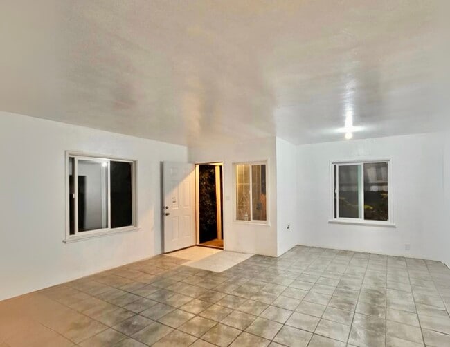 Photo - 865 N Glassell St