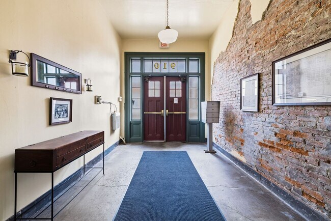 Photo - *Beautifully Updated & Unique 1BD/2BA Condo Unit Available in South Side*