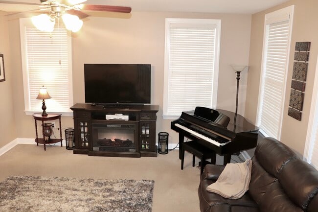 Photo - 312 Long Pointe Ln