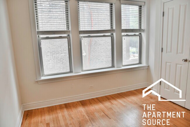 Photo - 1210 W Waveland Ave Unit 1