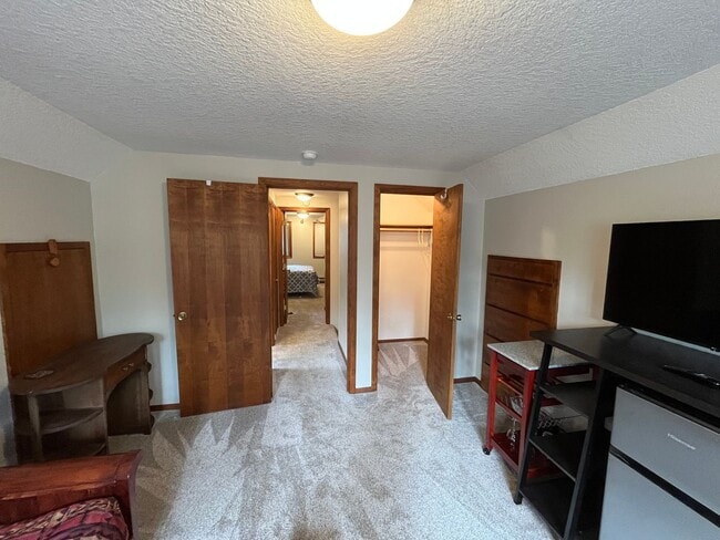 Photo - Quaint 1-bdr/1-bath Furnished Apartment in...