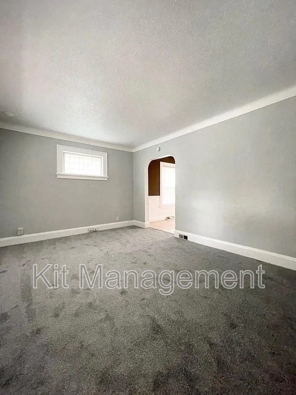 581 Colima Dr