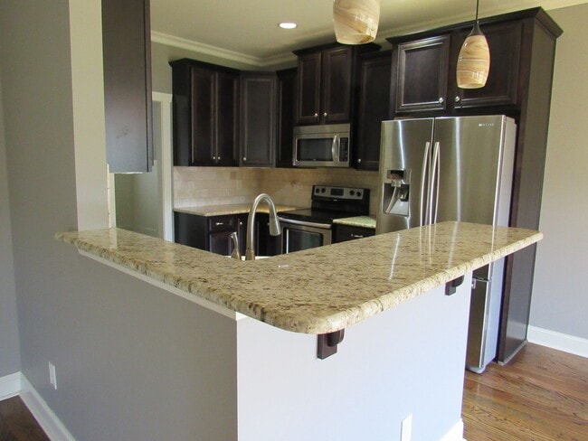 Photo - 285 Solamere Ln