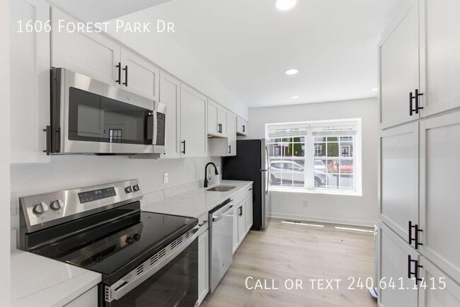 Building Photo - 1606 Forest Park Dr