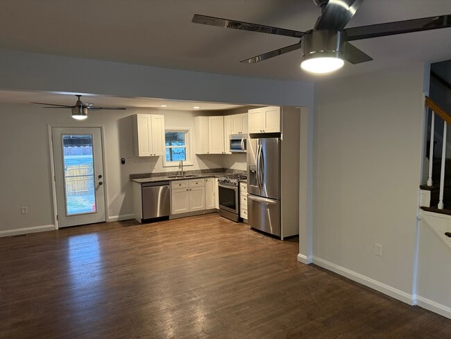 Building Photo - 2018 Wareham Rd