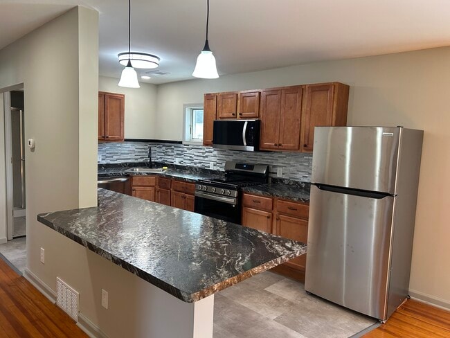 Building Photo - 8575 Main St Unit APT #1