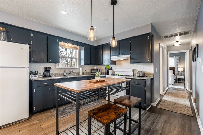 Photo - 110 SE 13th St