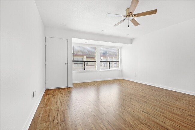 Building Photo - 2409 Bering Dr Unit 4