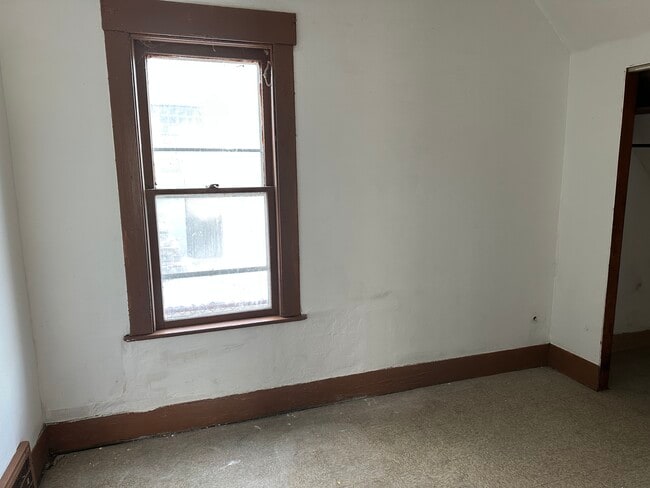 Photo - 1366 E 45th St