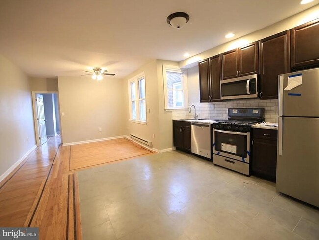 Building Photo - 5250 W Berks St Rental
