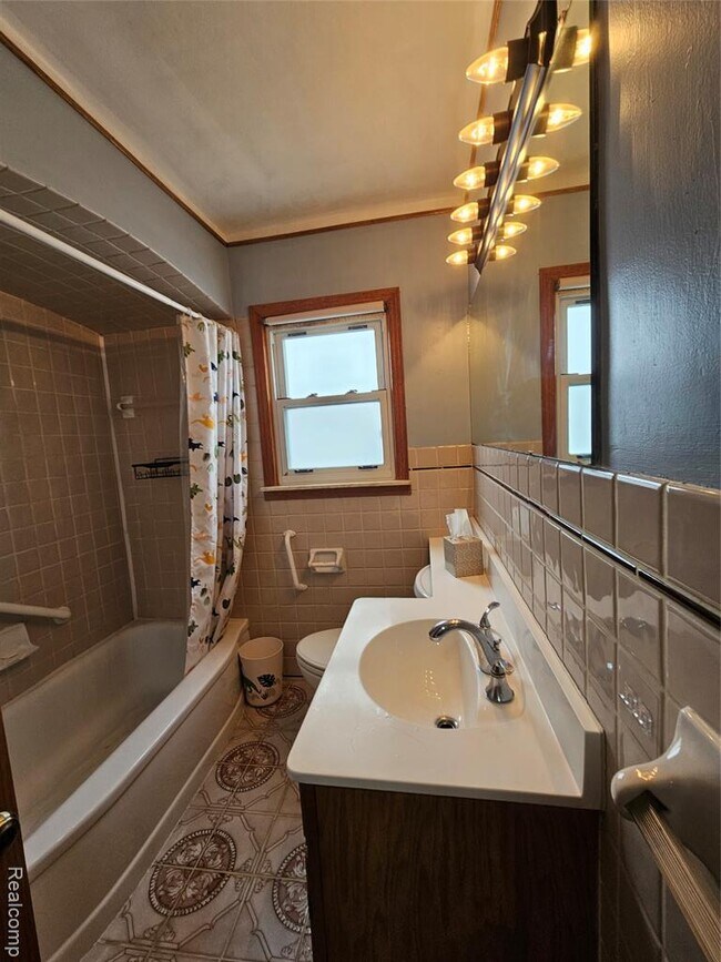 Photo - 736 Garfield Ave