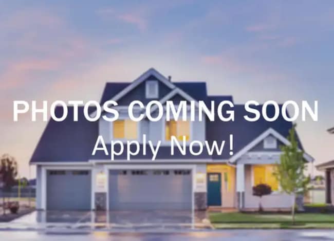 Building Photo - 2 Bed/ 1 Bath Duplex