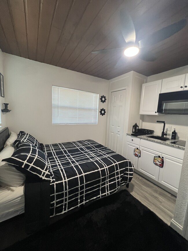 Photo - 590 Ave H SE