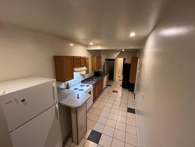 Photo - 410 N 12th Ave E