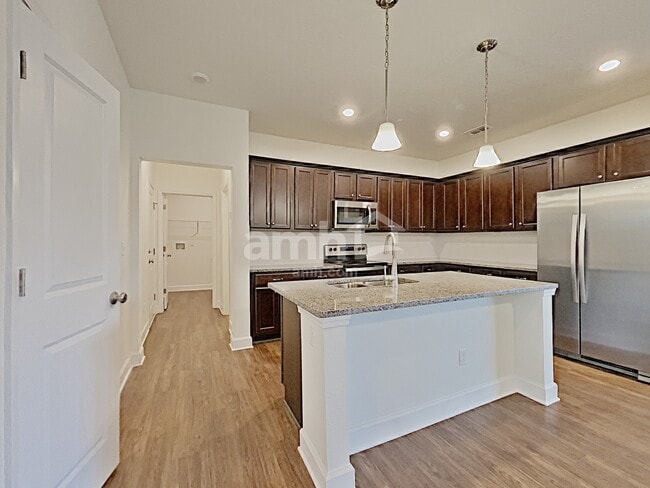 Photo - 437 Sandstone Dr