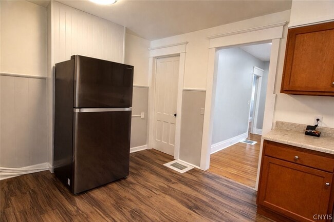 Photo - 15 School St