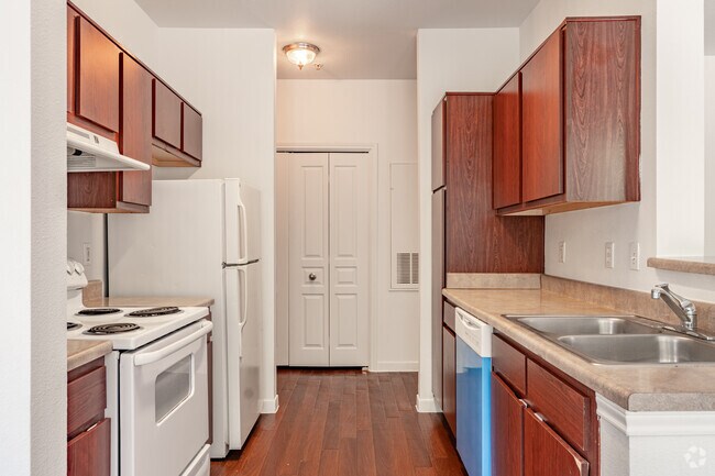2BR, 2BA - 940SF - Magnolia - Kitchen - Prospect Point