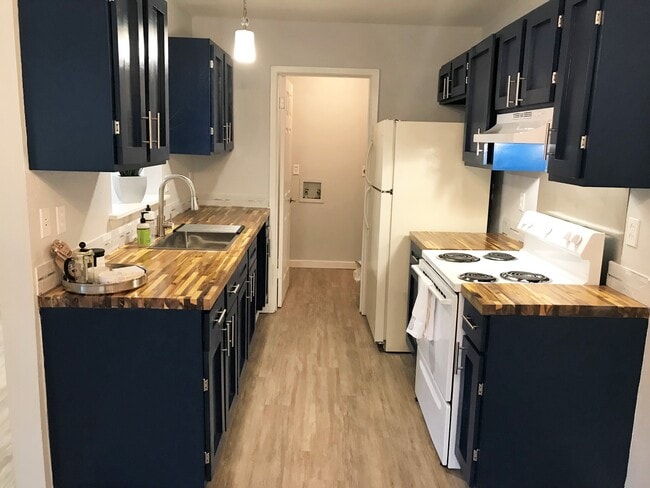 Nuevo fregadero, encimeras y accesorios. - 10822 Green Brook Dr