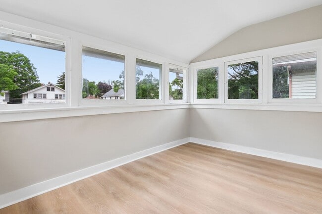 Photo - 281 N Ogden Ave