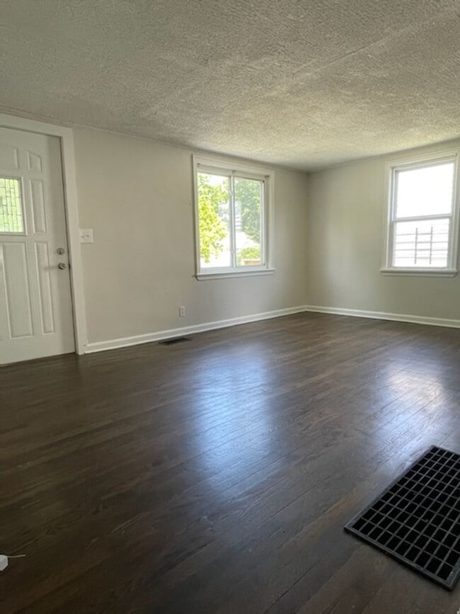 Photo - Bright & Inviting 2-Bedroom Home with Large Backyard - $1295.00